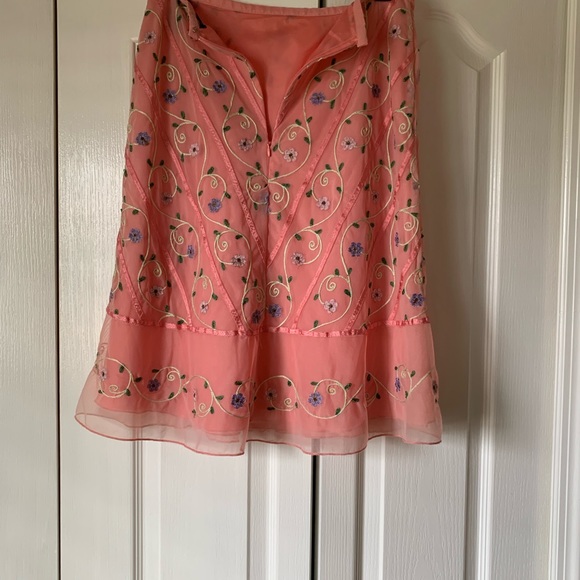 Q.U.E. Skirt - Picture 2 of 4